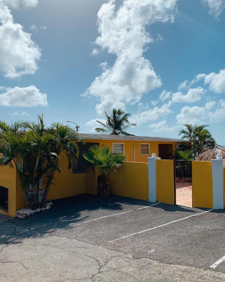 Casa Di Caribe - Private Pool In The Month Of June ! Willemstad Exterior photo